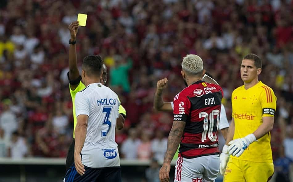 Análise: Flamengo não encontra soluções para ausências e perde fôlego no segundo tempo
