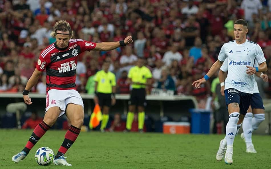 Entenda situação de David Luiz após renovação automática de contrato