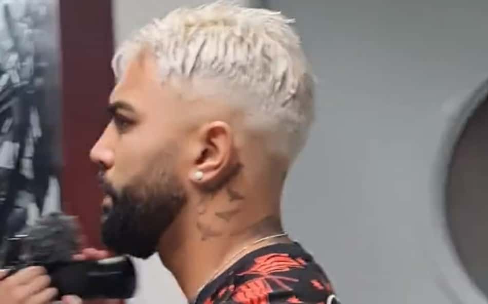 ESQUECE! Gabigol aparece loiro e torcida do Flamengo 'trava' internet