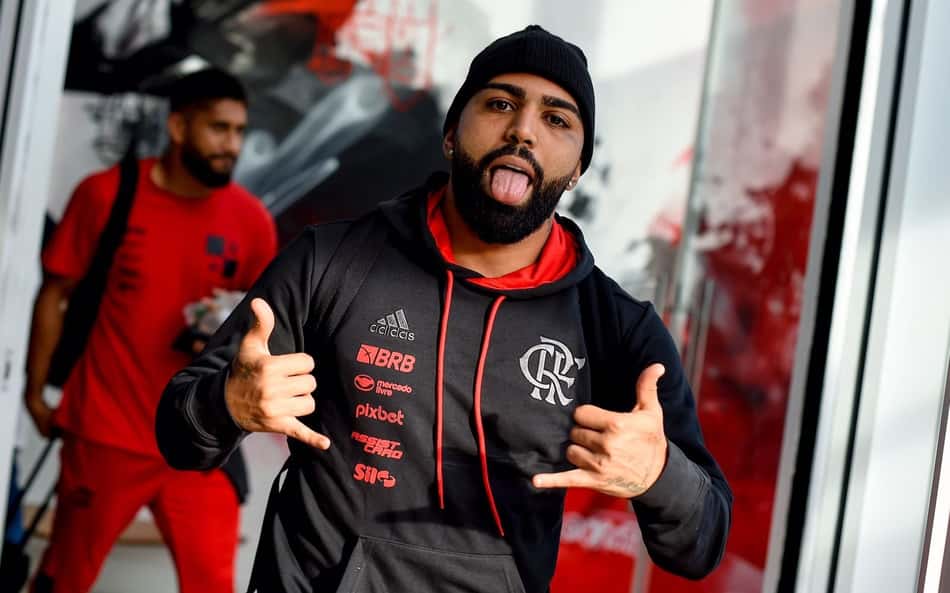 Festejado no desembarque, Flamengo traça programação para estadia no Chile