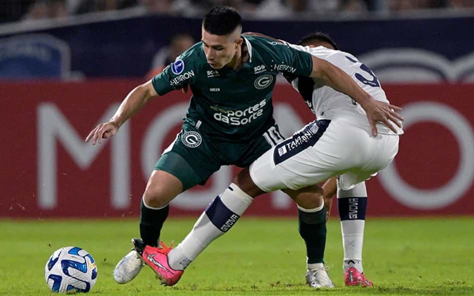 Sul-Americana: Com gols de pênalti, Goiás bate Gimnasia La Plata