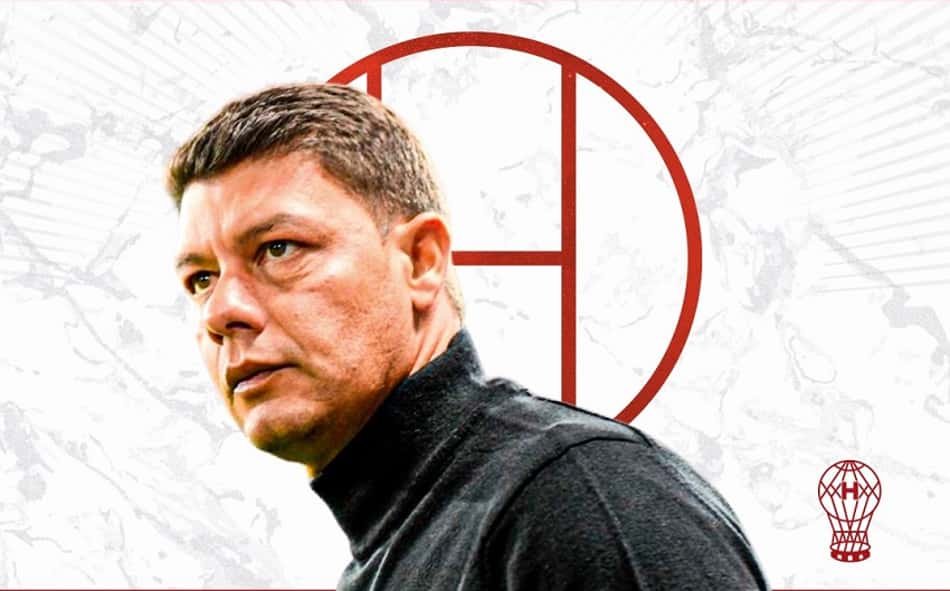 Huracán substitui Diego Dabove no comando técnico com Battaglia