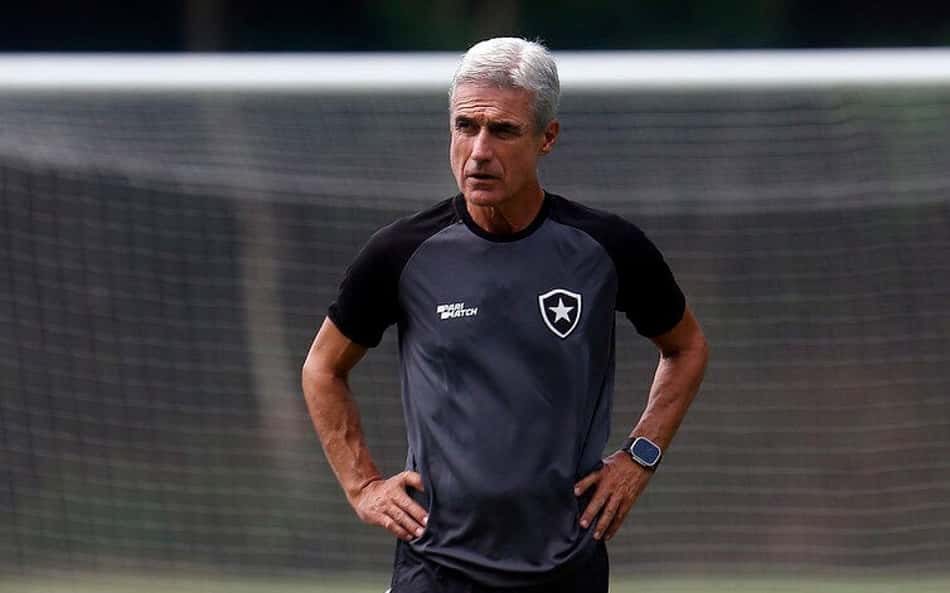 Luís Castro indica mudanças no Botafogo para o confronto com o América-MG, pelo Brasileirão