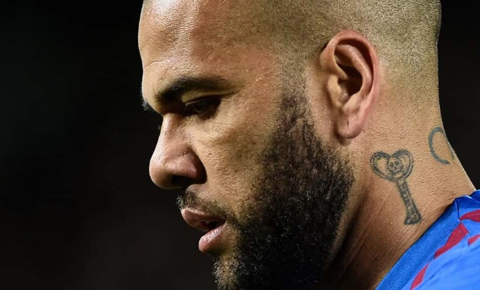 Mãe de Dani Alves reafirma confiança em inocência do filho: 'Só pratica o bem'
