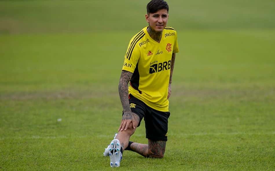Apesar do empate, Erick Pulgar se destaca em retorno ao Flamengo e mostra versatilidade