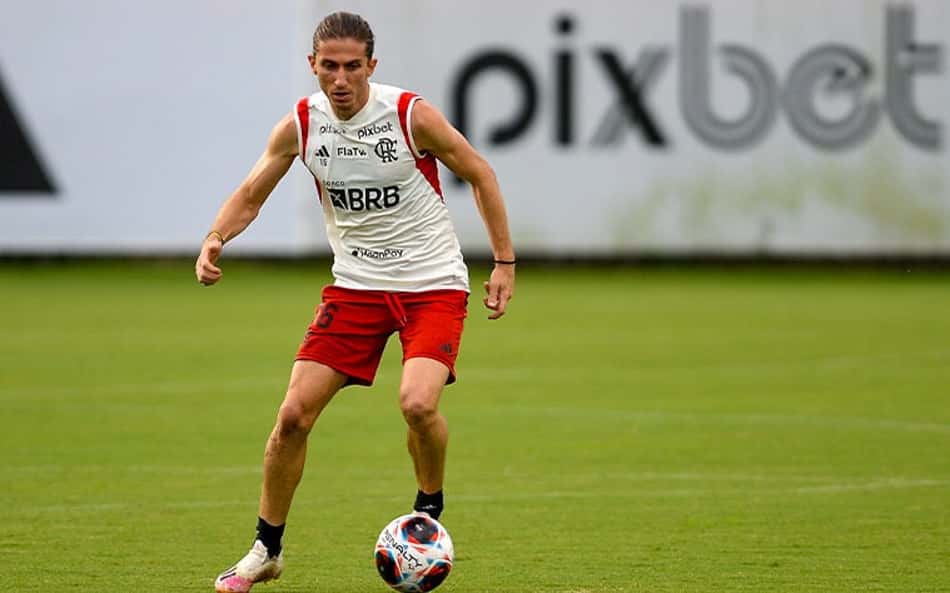 Filipe Luís, do Flamengo, se forma na licença B e já pode ser técnico de times das categorias de base