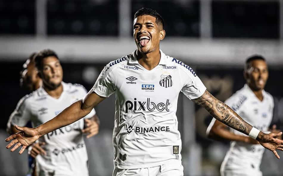 Com vaga de Mendoza em aberto, Lucas Barbosa tenta retomar espaço no Santos