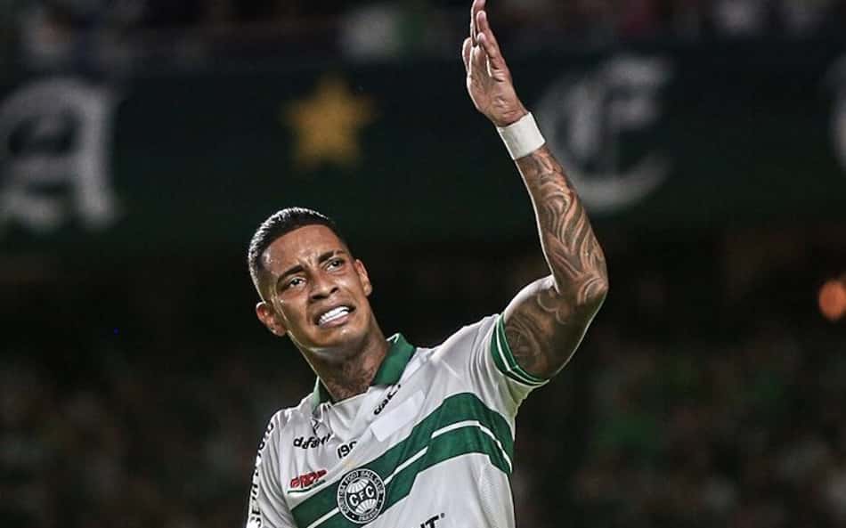 Coritiba pode rescindir contratos de Alef Manga e Jesús Trindade, citados em investigação
