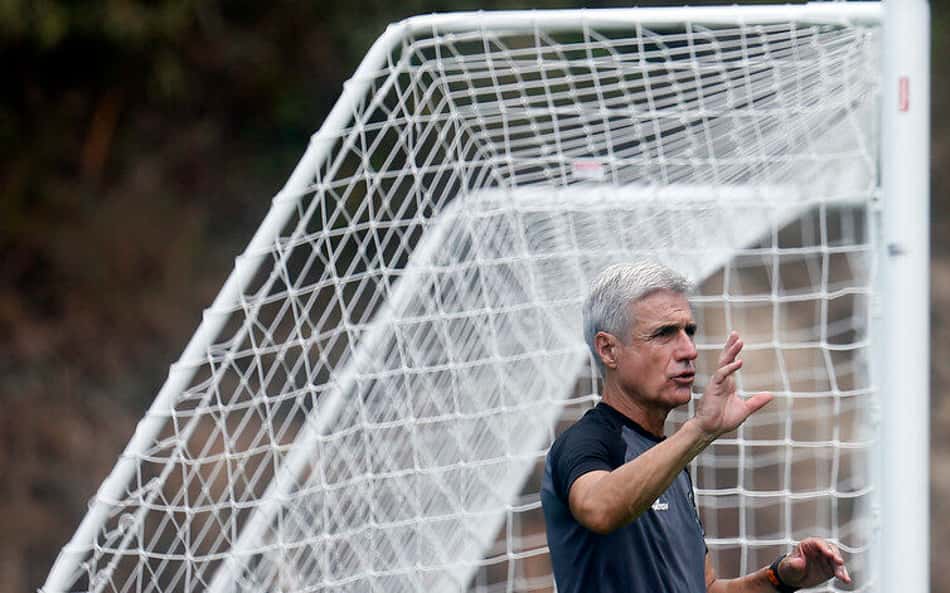 Botafogo ainda tem dúvidas no time para enfrentar o Goiás; confira provável escalação
