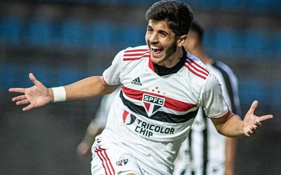 Beraldo comenta boa fase da defesa do São Paulo e projeta clássico contra o Corinthians: 'Cada um fazendo seu papel'