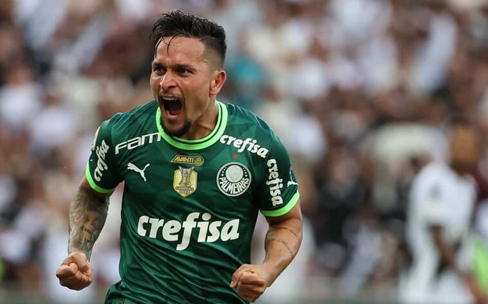 Após um mês de seu retorno ao Palmeiras, Artur mostra 'serviço' e garante titularidade