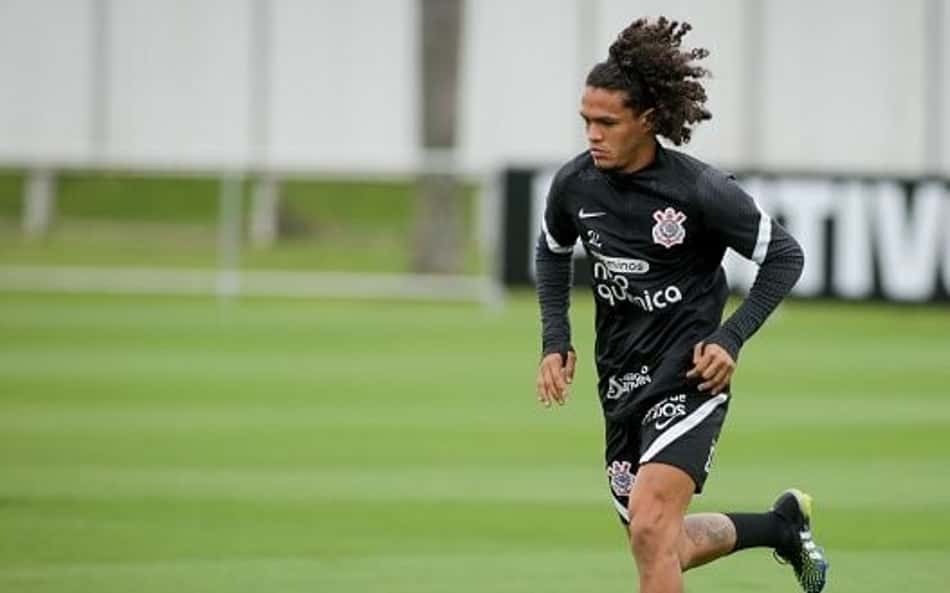 Corinthians solicita, e lateral volta ao clube após período emprestado em time do interior de São Paulo