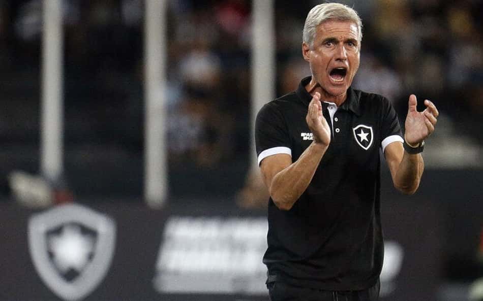 Luís Castro afirma que não se sente pressionado no Botafogo: 'Nunca pensei em sair'