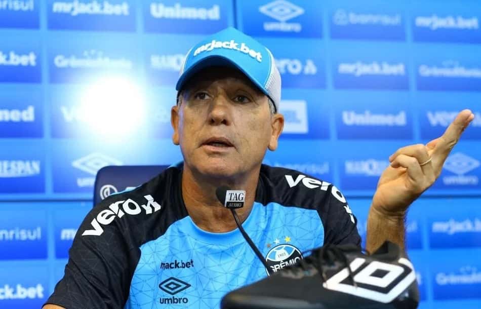 Renato Gaúcho pede 'desculpas' por declarações de reforços e defende elenco do Grêmio