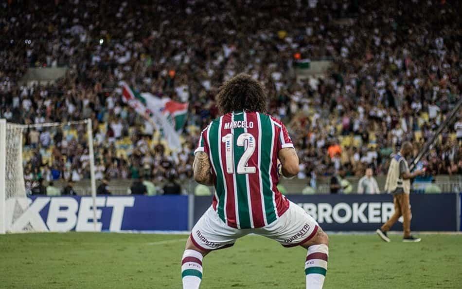 Página oficial da Champions League posta fotos de Marcelo no Fluminense e recebe 'invasão' tricolor