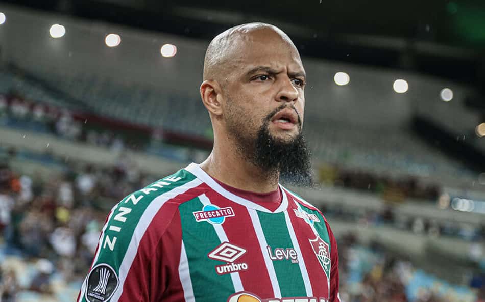 Web repercute expulsão de Felipe Melo em Fluminense x Flamengo: 'Aposentado'