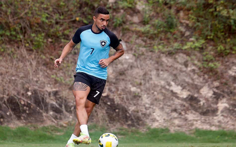 Com novidade, Botafogo confirma lista de relacionados enfrentar o Fluminense