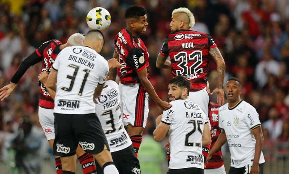 Brasileirão: Flamengo busca encostar no G4 e aposta em bom retrospecto contra o Corinthians