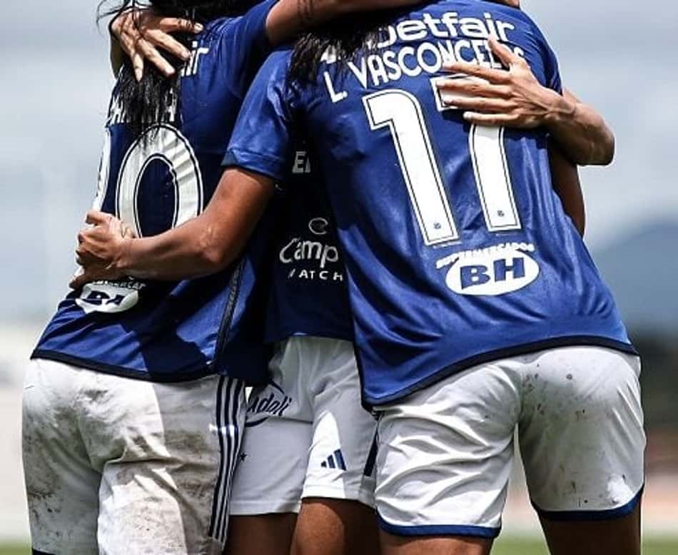 Cruzeiro vence o Flamengo pelo Brasileiro Feminino e volta ao G8