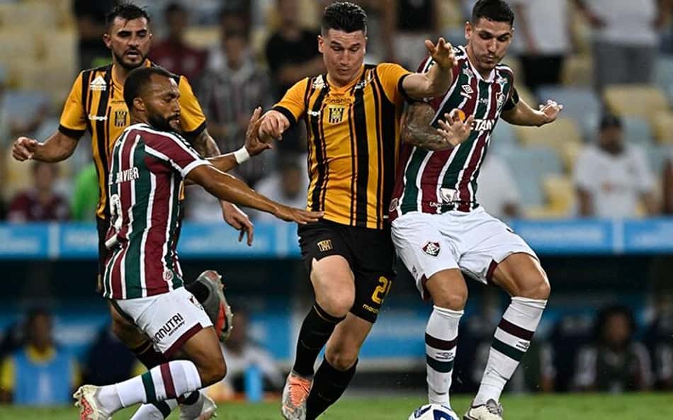 Uniformes do Fluminense não chegam a La Paz; equipe enfrentará The Strongest com linha do ano anterior