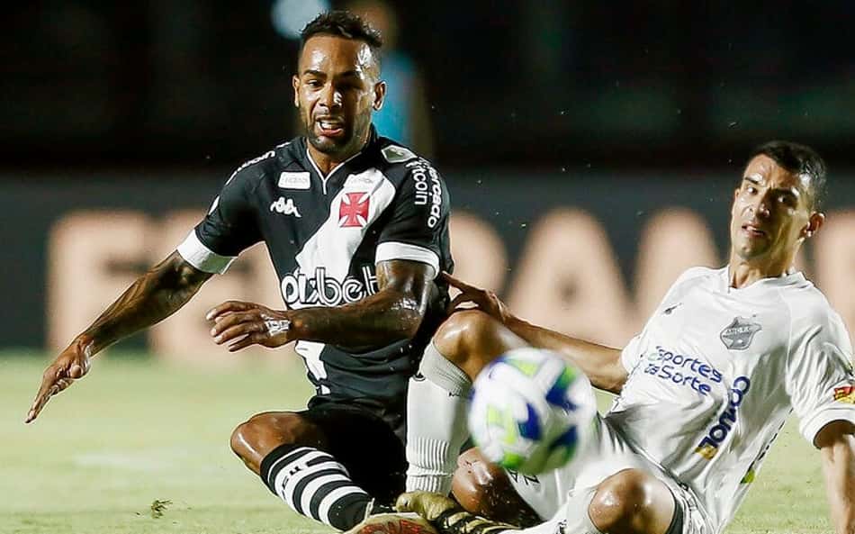 Provável substituto de Pedro Raul no ataque do Vasco, Alex Teixeira pode evidenciar variações treinadas por Barbieri