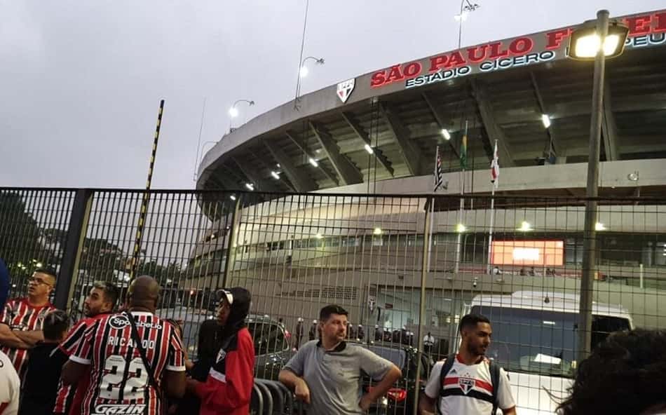 São Paulo pede que horário do metrô se estenda após o jogo contra o Goiás