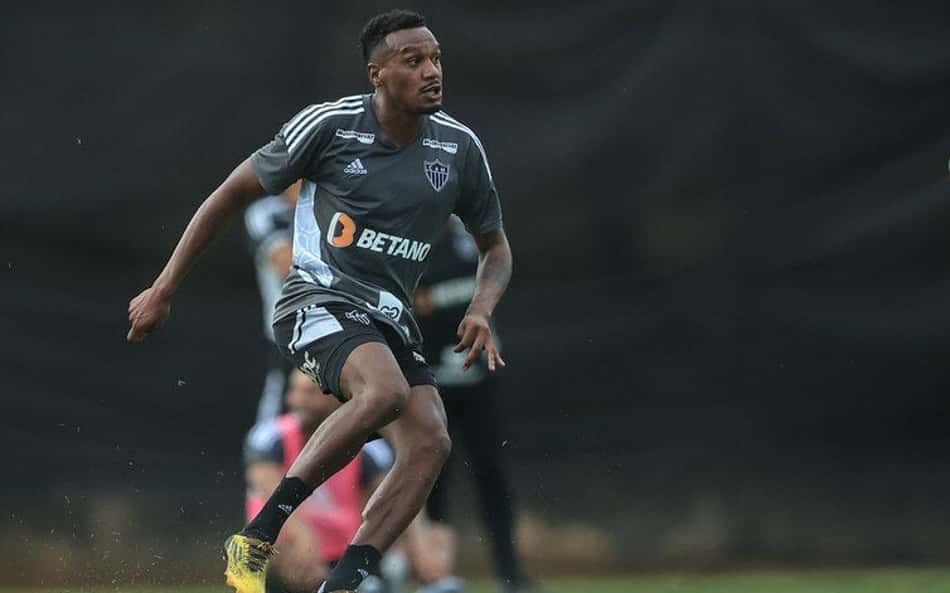 Edenilson, do Atlético-MG, se posiciona sobre o Palmeiras: 'Hoje é a equipe a ser batida'