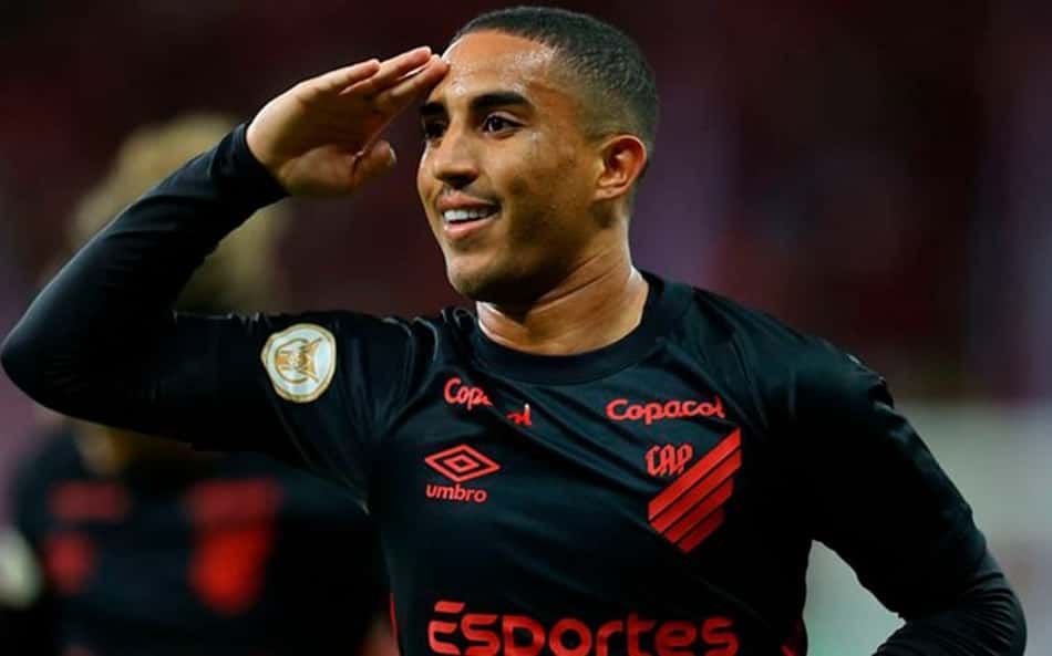 Athletico-PR leva a melhor e derrota o Internacional no Beira-Rio pelo Brasileirão