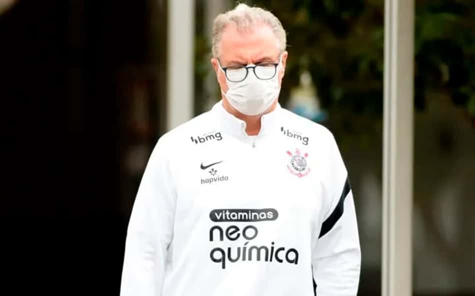 Corinthians segue reformulação na comissão técnica e demite médico após 15 anos