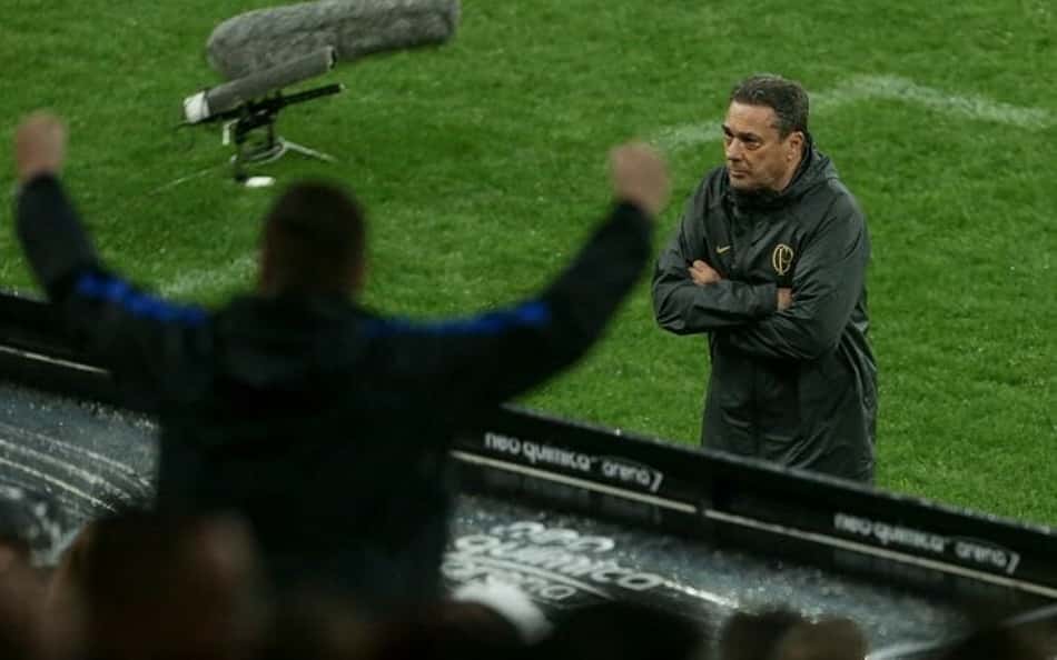 Luxemburgo se incomoda com pergunta sobre ausência de promessa do Corinthians: 'Vocês insinuam muitas coisas'