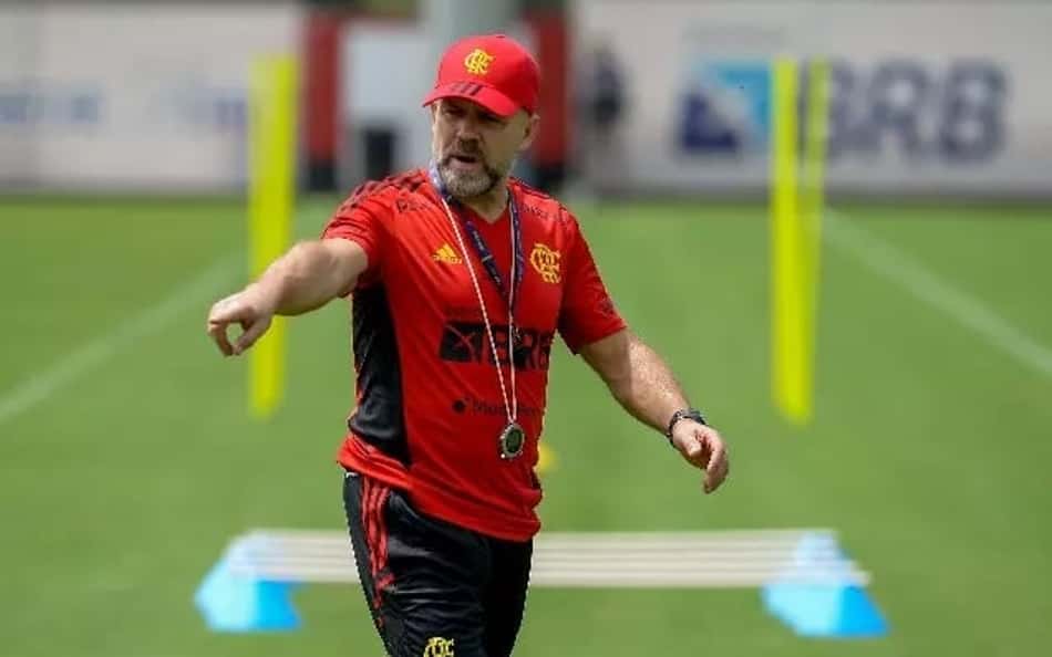 Ex-preparador físico do Flamengo rebate críticas de Sampaoli: 'Forma de fugir de suas responsabilidades'