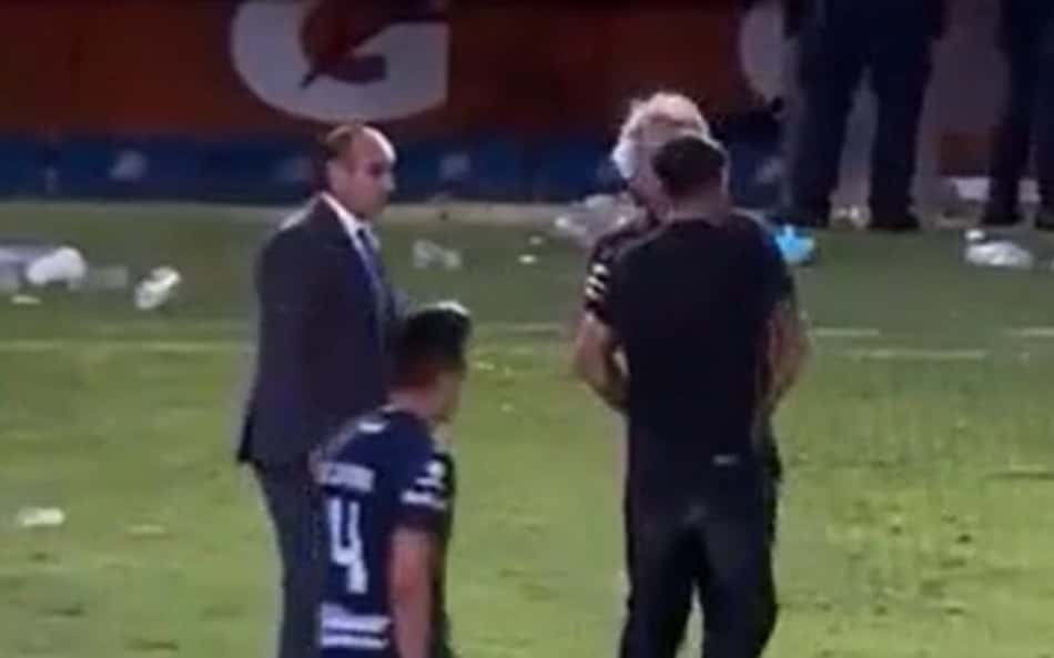No México, treinador agride integrante do corpo técnico rival