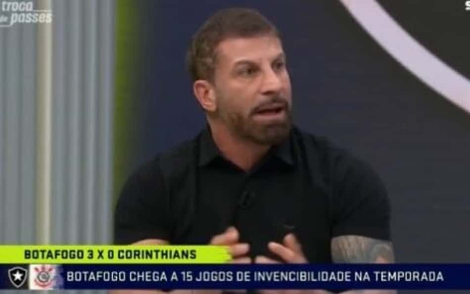 Pedrinho exalta o Botafogo e cutuca colegas de imprensa: 'Tem que ter respeito pela instituição'