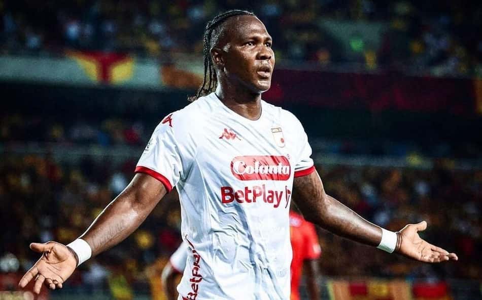 rodallega-denuncia-racismo-em-jogo-da-sul-americana-Futebol-Latino-aspect-ratio-512-320
