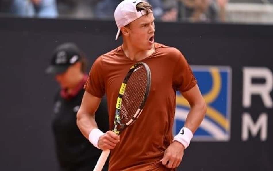 Rune se vinga de Ruud em batalha nervosa e vai à final em Roma