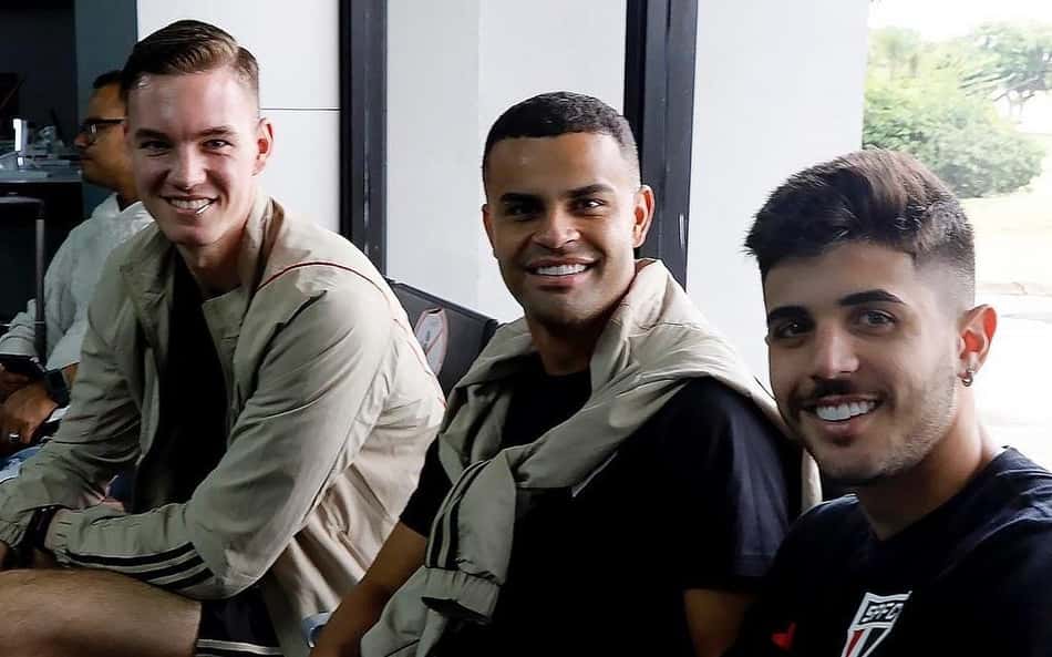 Com treino logo após jogo para os reservas, São Paulo embarca de volta ao Brasil