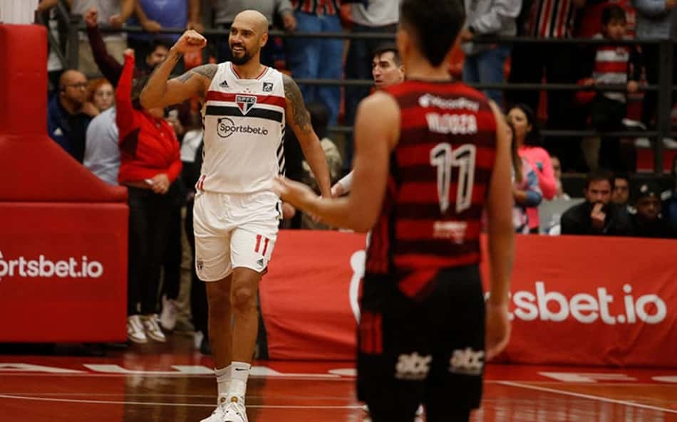 São Paulo 'varre' o Flamengo e se classifica para a final do NBB