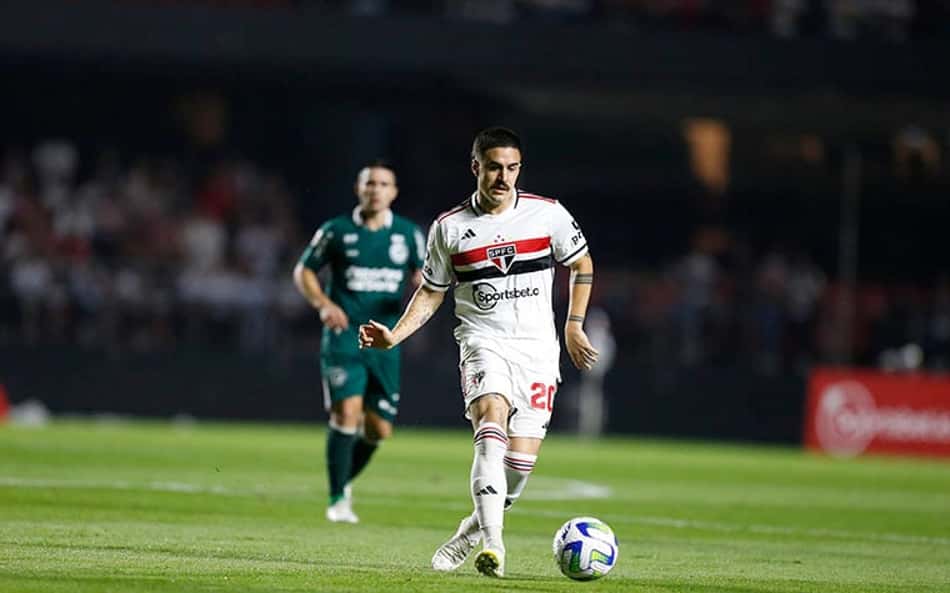 VÍDEO: Jogadores do São Paulo agradecem torcedores após vitória sofrida no Morumbi