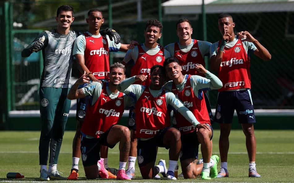 Palmeiras se reapresenta após vitória na Libertadores e já foca em duelo pelo Brasileirão