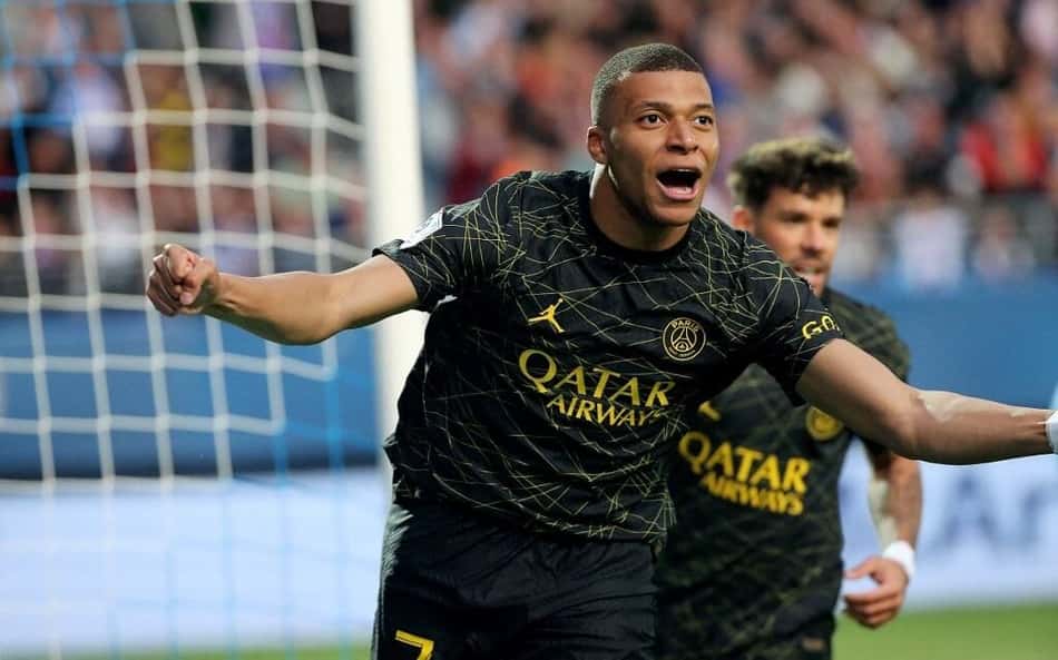 Zidane revela desejo em um dia treinar Kylian Mbappé: 'Admiro o que ele faz'