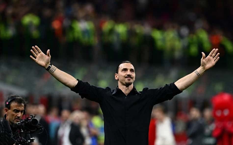 Aos 41 anos, Ibrahimovic não segura as lágrimas e anuncia aposentadoria do futebol: 'Hora de dizer adeus'