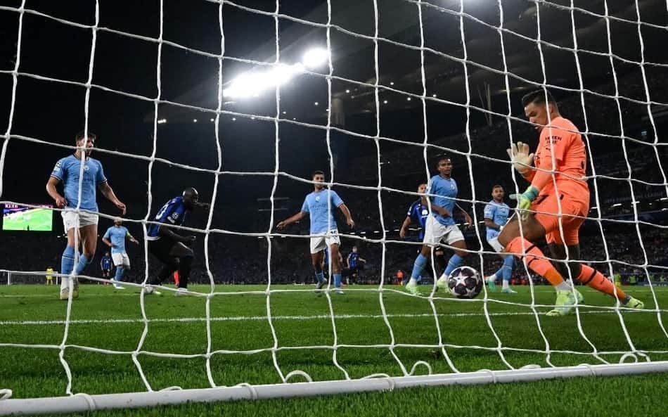 Após final da Champions, Lukaku é alvo de racismo nas redes sociais: 'Catador de algodão'