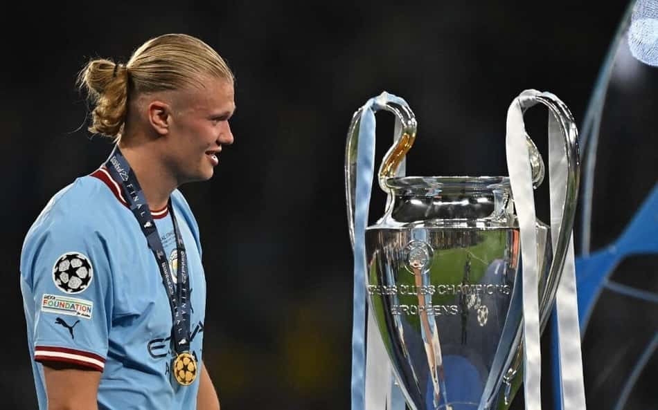Haaland provoca rivais em festa do Manchester City e leva torcedores à loucura; confira
