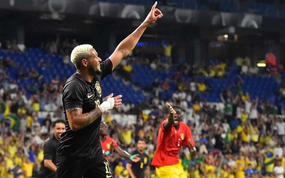 Joelinton estreia com gol pela Seleção Brasileira e se emociona: 'Passou um filme na cabeça'