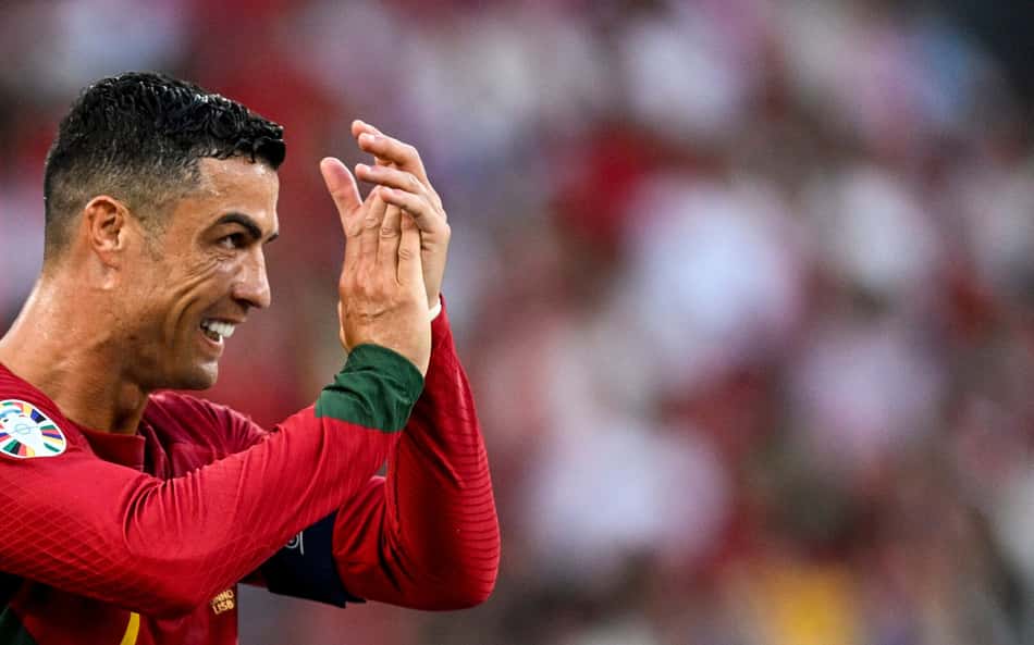 Cristiano Ronaldo quebra mais uma marca e dispara: 'Não persigo recordes, eles me perseguem'