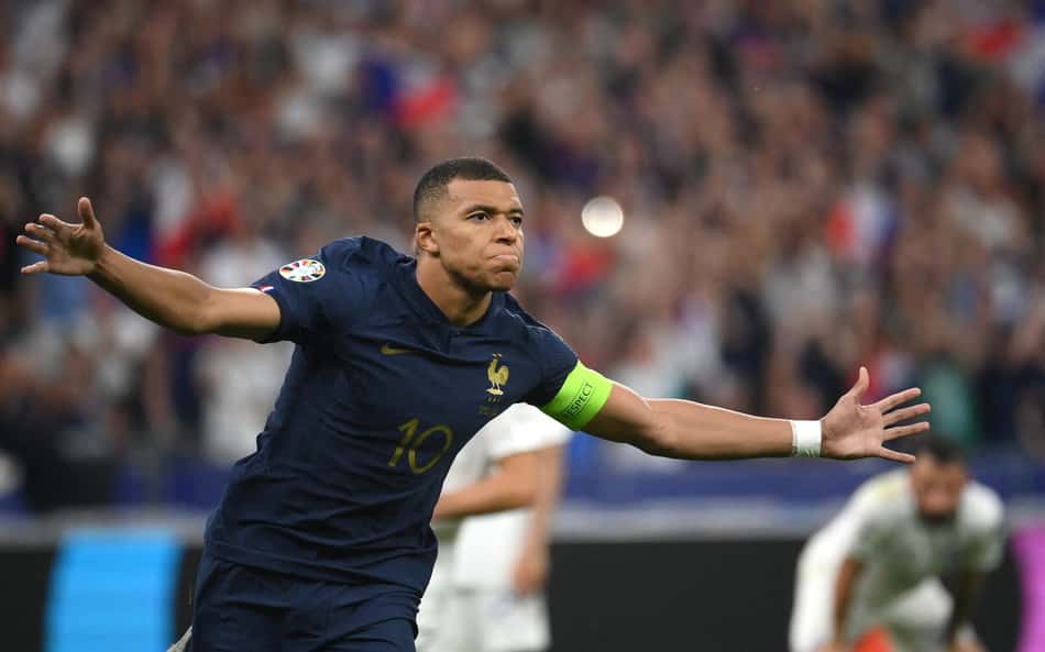Jornal espanhol 'reserva' camisa 9 do Real Madrid para Mbappé: 'Está te esperando'