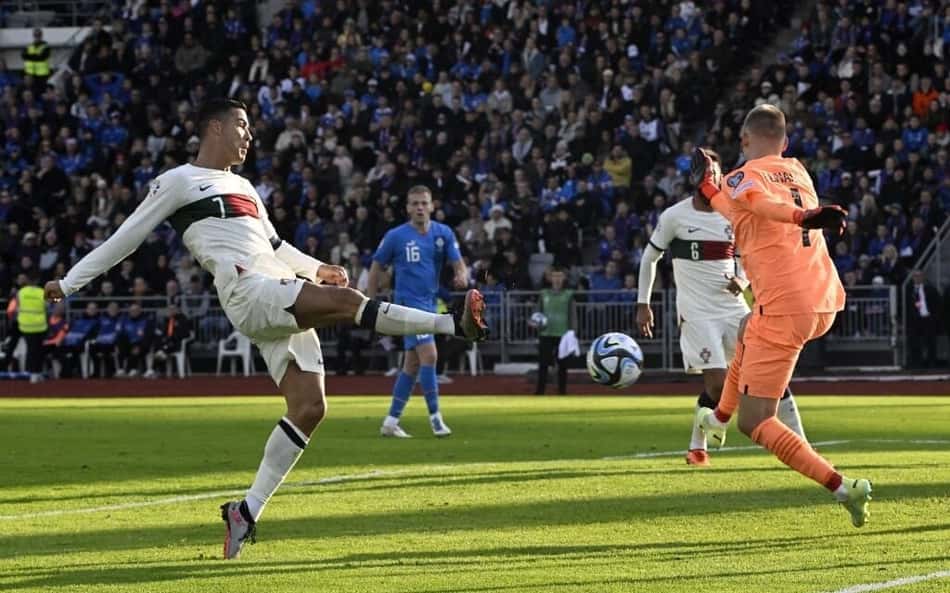 Aos 38 anos, Cristiano Ronaldo celebra gol em partida número 200 com a camisa de Portugal e planeja ampliar marca pessoal