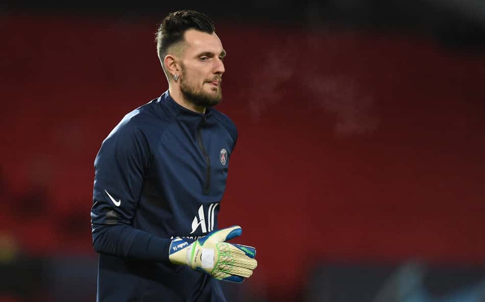 Esposa de Sergio Rico atualiza estado de saúde do goleiro após coma induzido