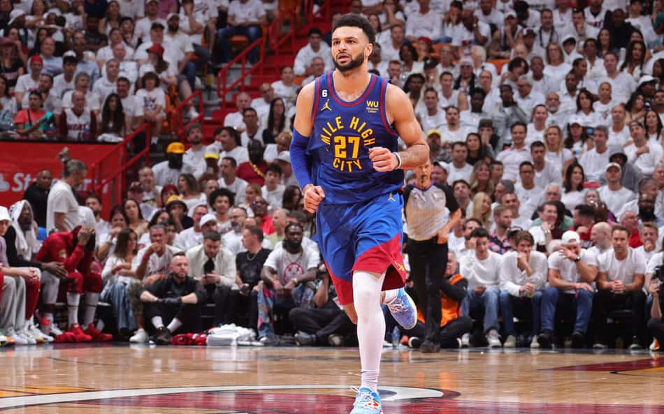 IMAGENS FORTES: Jamal Murray, 'queima' mão em lance do jogo 3 das finais da NBA