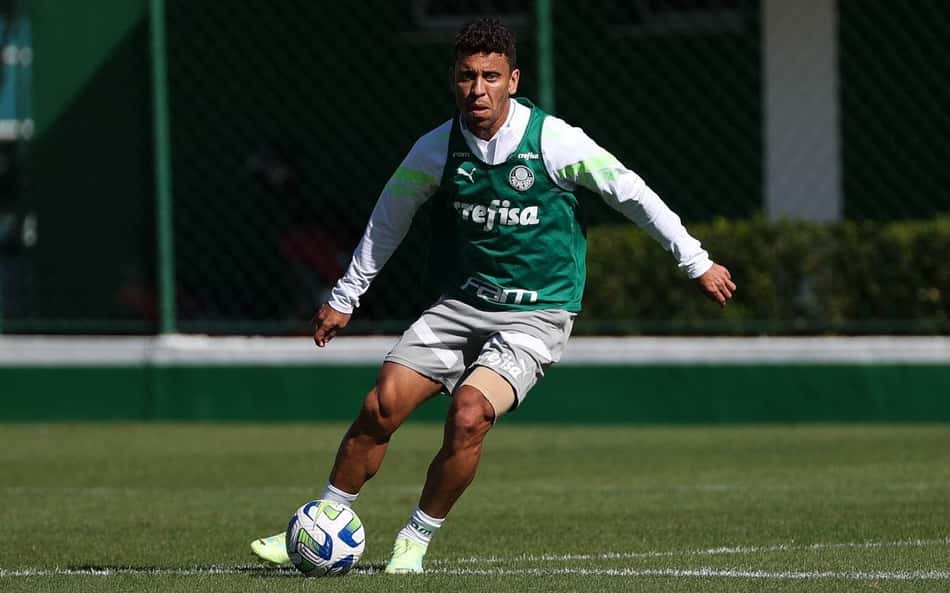 Com outras propostas, Marcos Rocha dá preferência ao Palmeiras para renovar contrato